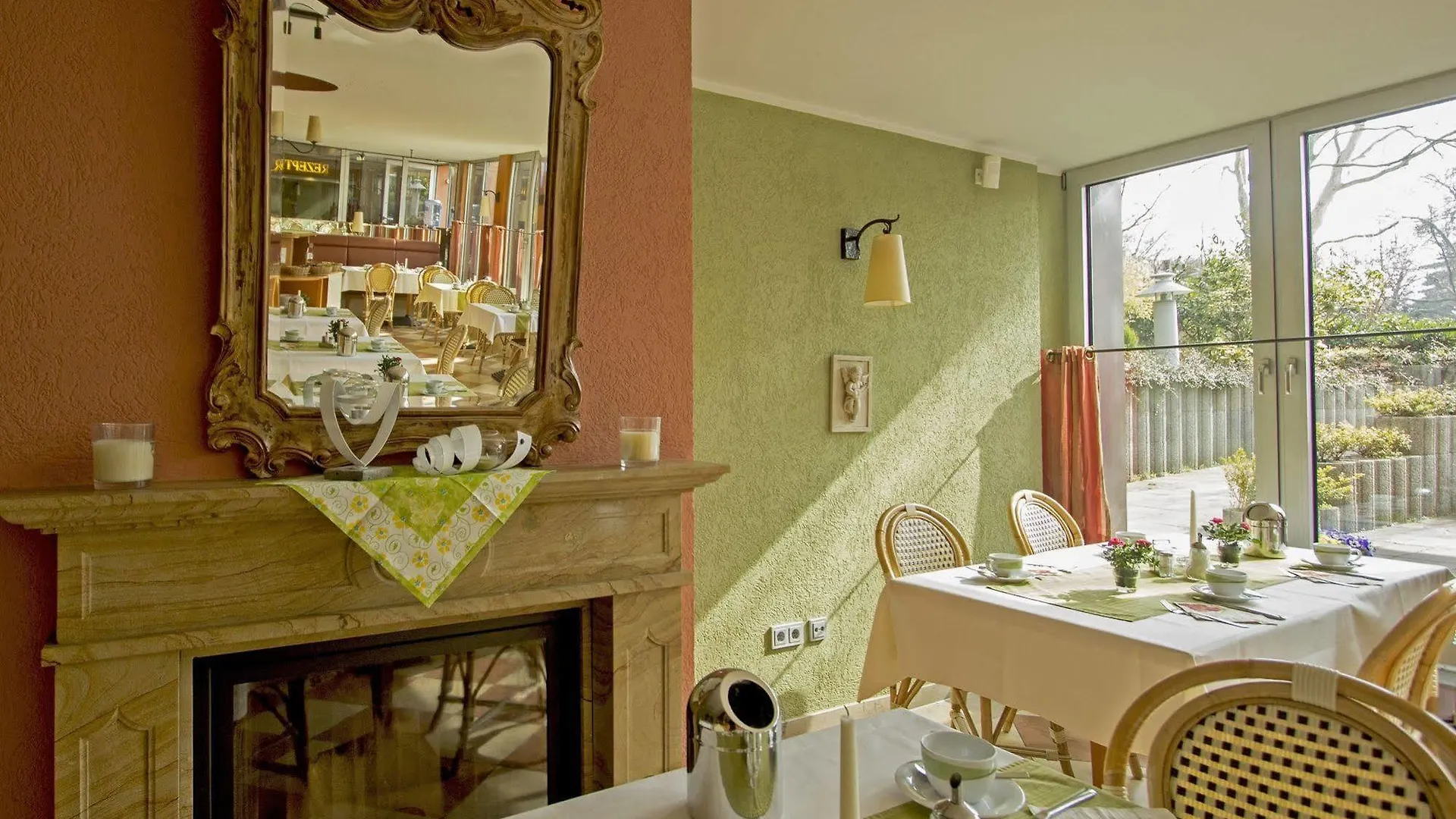Westlife Apart Hotel Berlin 4*,